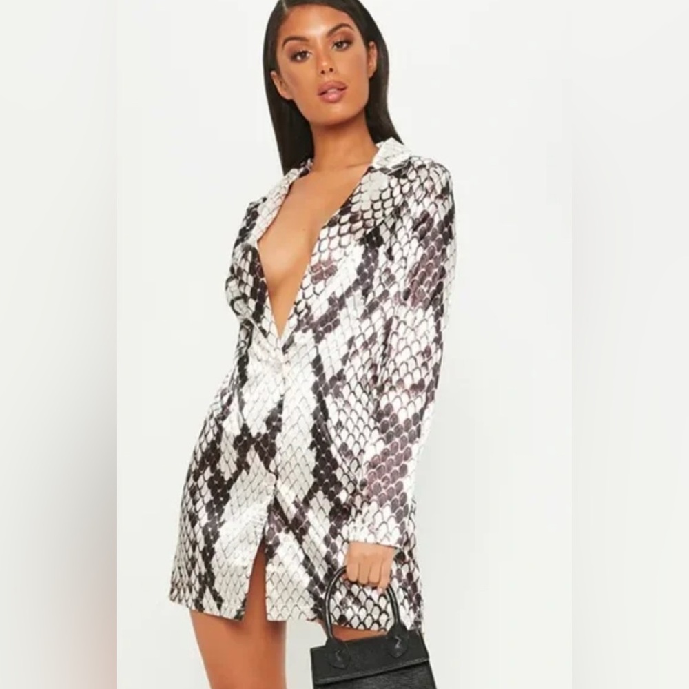 PrettyLittleThing Monochrome Snakeskin Blazer Dress